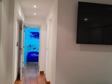 VENDO LINDO TRIPLEX CON 50 M2 DE TERRAZA, PARRILLA, 4 DORMITORIOS, CUATRO BAÑOS, SEMI AMOBLADO.