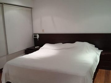 VENDO LINDO TRIPLEX CON 50 M2 DE TERRAZA, PARRILLA, 4 DORMITORIOS, CUATRO BAÑOS, SEMI AMOBLADO.