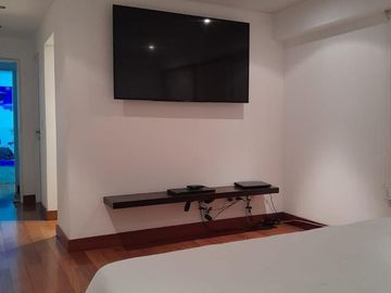 VENDO LINDO TRIPLEX CON 50 M2 DE TERRAZA, PARRILLA, 4 DORMITORIOS, CUATRO BAÑOS, SEMI AMOBLADO.