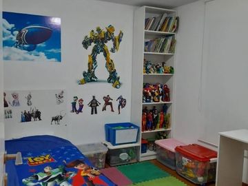 VENDO LINDO TRIPLEX CON 50 M2 DE TERRAZA, PARRILLA, 4 DORMITORIOS, CUATRO BAÑOS, SEMI AMOBLADO.