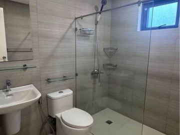 470sqm 4BR House & Lot for SALE in Sun Valley Golf Course Subdivision