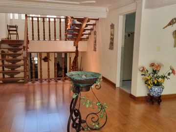 EXCELENTE RESIDENCIA EN VENTA  CONDADO DE SAYAVEEDRA