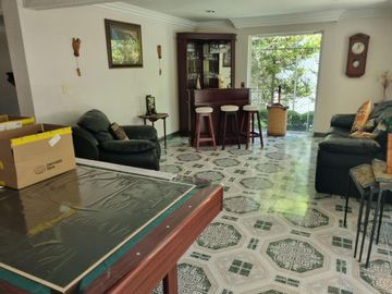 EXCELENTE RESIDENCIA EN VENTA  CONDADO DE SAYAVEEDRA
