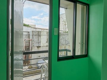 ONEMETROPOLITAN021XLR: For Sale Unfurnished Studio with Balcony in One Metropolitan Place