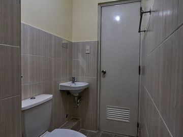 ONEMETROPOLITAN021XLR: For Sale Unfurnished Studio with Balcony in One Metropolitan Place