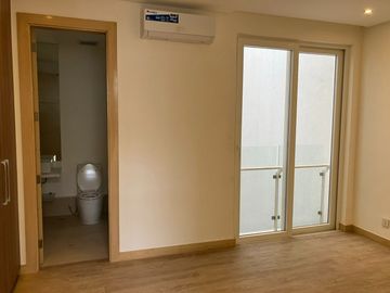 FOR SALE - 3 Storey Aerin Townhouse in M Residences New Manila, Quezon City