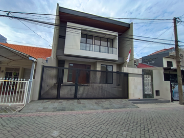 GRESS BARU! Rumah Manyar Jaya 2 Lantai Mewah Minimalis Dekat Raya MERR Kertajaya Klampis SHM