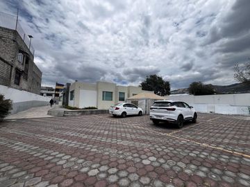 SE VENDE TERRENO GRANDE CON CONSTRUCCIÓN SECTOR ESTADIO DEL AUCAS