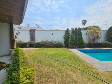 SE VENDE CASA EN LA MOLINA VIEJA