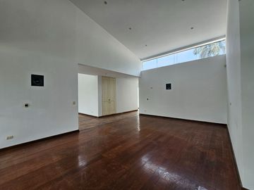 SE VENDE CASA EN LA MOLINA VIEJA