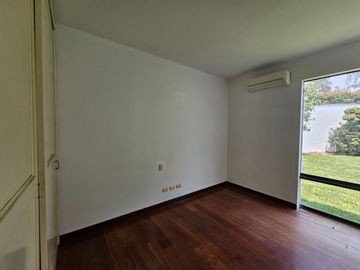 SE VENDE CASA EN LA MOLINA VIEJA
