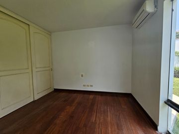 SE VENDE CASA EN LA MOLINA VIEJA