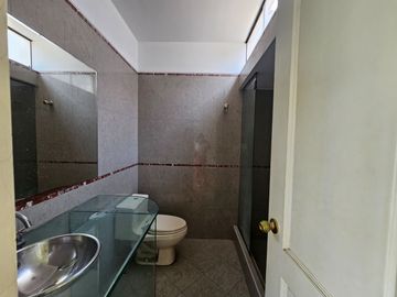 SE VENDE CASA EN LA MOLINA VIEJA