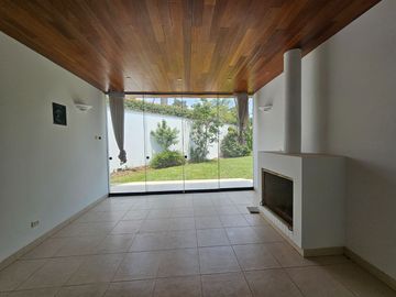 SE VENDE CASA EN LA MOLINA VIEJA