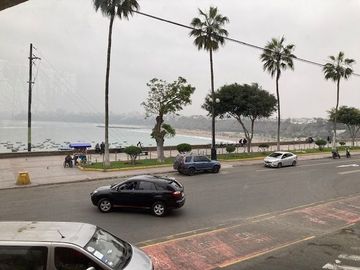 Vendo lindo departamento de 200 m2, 3 Dorm. en el Malecón de Chorrillos, con vista al mar.(Arriba del Club Regatas).