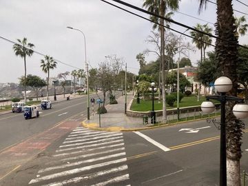Vendo lindo departamento de 200 m2, 3 Dorm. en el Malecón de Chorrillos, con vista al mar.(Arriba del Club Regatas).