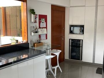 Vendo lindo departamento de 200 m2, 3 Dorm. en el Malecón de Chorrillos, con vista al mar.(Arriba del Club Regatas).
