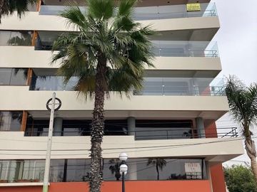 Vendo lindo departamento de 200 m2, 3 Dorm. en el Malecón de Chorrillos, con vista al mar.(Arriba del Club Regatas).