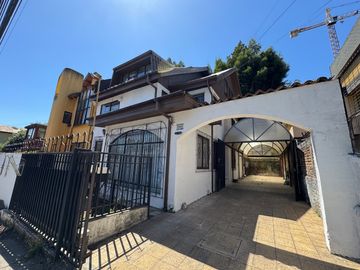 Gran casa 3 pisos en Barrio Universitario Concepción, Chorrillos