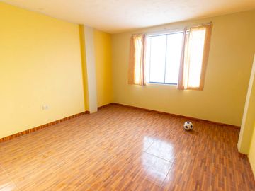 SE VENDE CASA DE TRES PISOS CON DOS LOCALES COMERCIALES EN AVENIDA EN SAN JUAN DE MIRAFLORES