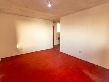 SE VENDE CASA DE TRES PISOS CON DOS LOCALES COMERCIALES EN AVENIDA EN SAN JUAN DE MIRAFLORES