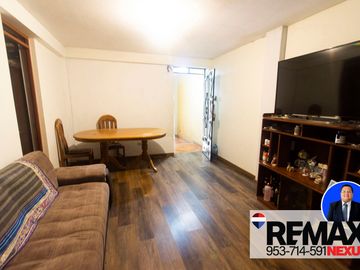 SE VENDE CASA DE TRES PISOS CON DOS LOCALES COMERCIALES EN AVENIDA EN SAN JUAN DE MIRAFLORES