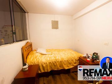 SE VENDE CASA DE TRES PISOS CON DOS LOCALES COMERCIALES EN AVENIDA EN SAN JUAN DE MIRAFLORES