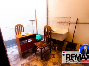 SE VENDE CASA DE TRES PISOS CON DOS LOCALES COMERCIALES EN AVENIDA EN SAN JUAN DE MIRAFLORES