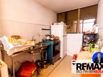 SE VENDE CASA DE TRES PISOS CON DOS LOCALES COMERCIALES EN AVENIDA EN SAN JUAN DE MIRAFLORES