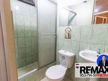 SE VENDE CASA DE TRES PISOS CON DOS LOCALES COMERCIALES EN AVENIDA EN SAN JUAN DE MIRAFLORES