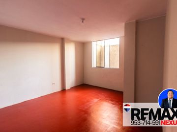 SE VENDE CASA DE TRES PISOS CON DOS LOCALES COMERCIALES EN AVENIDA EN SAN JUAN DE MIRAFLORES