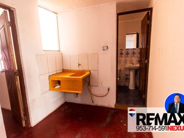 SE VENDE CASA DE TRES PISOS CON DOS LOCALES COMERCIALES EN AVENIDA EN SAN JUAN DE MIRAFLORES