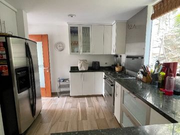 Lujo y comodidad en un solo lugar, esta propiedad con piscina y vista panoramica a la ciudad te fascinará!!