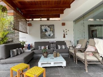 Lujo y comodidad en un solo lugar, esta propiedad con piscina y vista panoramica a la ciudad te fascinará!!