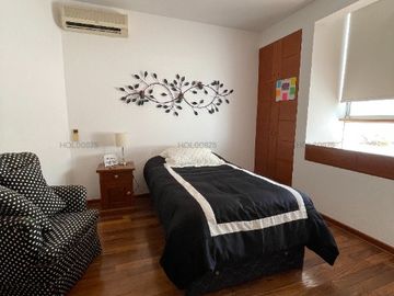 Lujo y comodidad en un solo lugar, esta propiedad con piscina y vista panoramica a la ciudad te fascinará!!