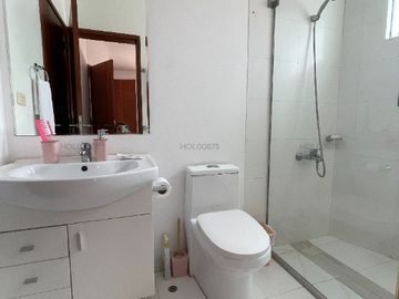 Lujo y comodidad en un solo lugar, esta propiedad con piscina y vista panoramica a la ciudad te fascinará!!