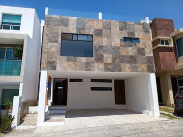 CASA EN VENTA CON 3 RECÁMARAS EN PARQUE HABANA