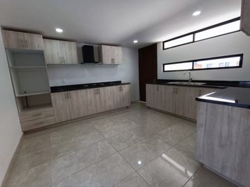 CASA EN VENTA CON 3 RECÁMARAS EN PARQUE HABANA