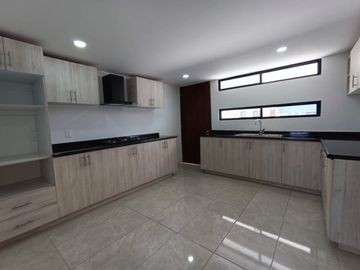 CASA EN VENTA CON 3 RECÁMARAS EN PARQUE HABANA