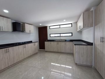 CASA EN VENTA CON 3 RECÁMARAS EN PARQUE HABANA