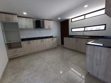CASA EN VENTA CON 3 RECÁMARAS EN PARQUE HABANA