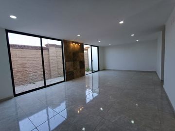 CASA EN VENTA CON 3 RECÁMARAS EN PARQUE HABANA