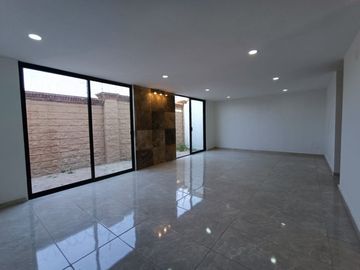 CASA EN VENTA CON 3 RECÁMARAS EN PARQUE HABANA