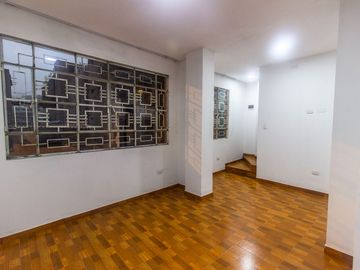 SE VENDE DEPARTAMENTO TRIPLEX EN VILLA MARIA DEL TRIUNFO