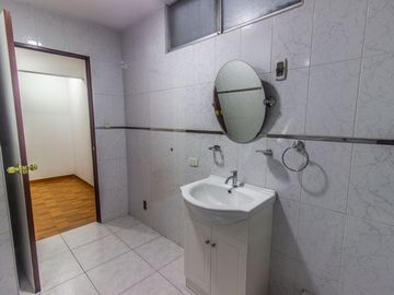 SE VENDE DEPARTAMENTO TRIPLEX EN VILLA MARIA DEL TRIUNFO