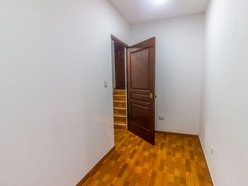 SE VENDE DEPARTAMENTO TRIPLEX EN VILLA MARIA DEL TRIUNFO