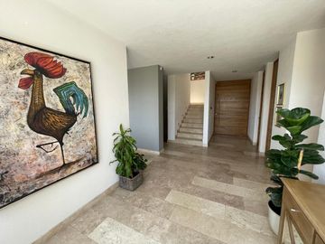 Casa en Venta en Club de Golf La Loma con Alberca Techada.