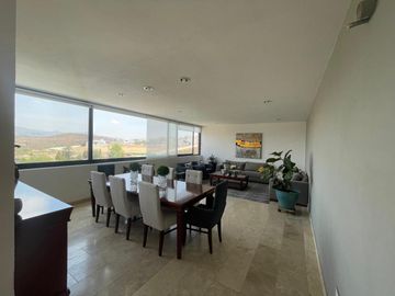 Casa en Venta en Club de Golf La Loma con Alberca Techada.