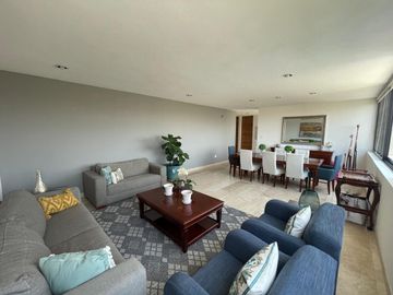 Casa en Venta en Club de Golf La Loma con Alberca Techada.