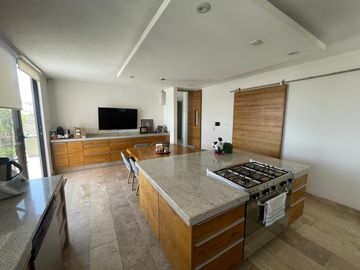Casa en Venta en Club de Golf La Loma con Alberca Techada.